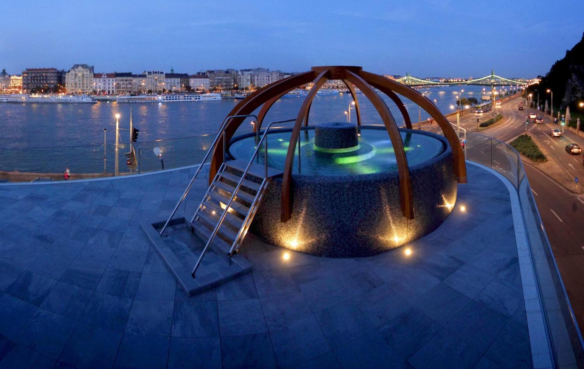 Casadeco Budapest Apt-Stunning New York Cafe View Exterior foto